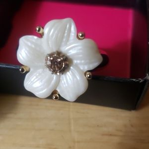 Avon floral allure ring size 10